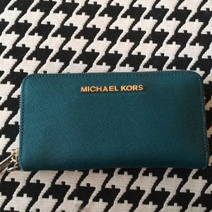 Michael Kors Jet Set Continental Wallet